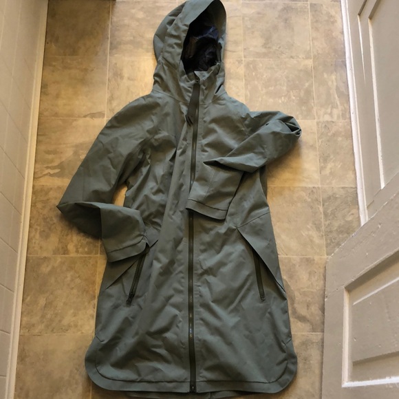 Definitely Raining jacket - Picture 4 of 11